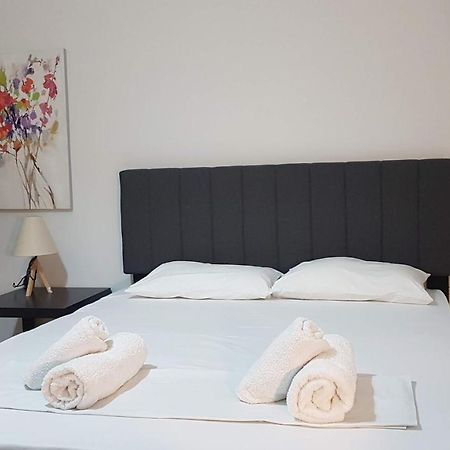 Olive Apartment- Athens Center, 4 Bd, 1.5 Bath Eksteriør billede