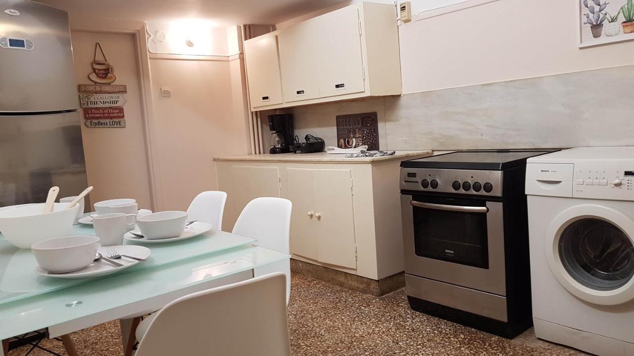 Olive Apartment- Athens Center, 4 Bd, 1.5 Bath Eksteriør billede
